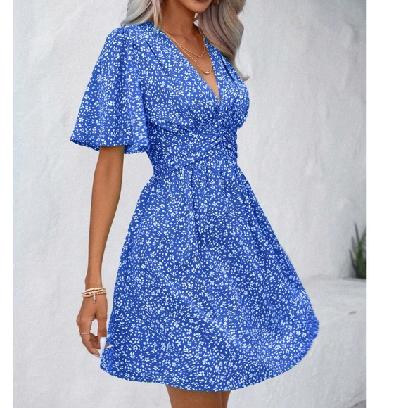 Boho Floral Print V neck Butterfly Sleeve Mini Dress - Picture 4 of 7